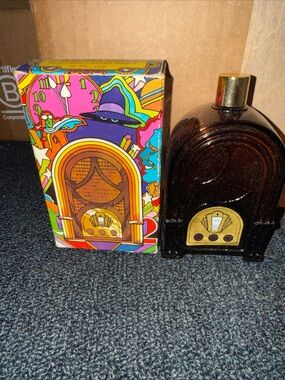 NEW FULL BOTTLE Avon Remember When Radio Decanter Wild Country After Shave 5 oz